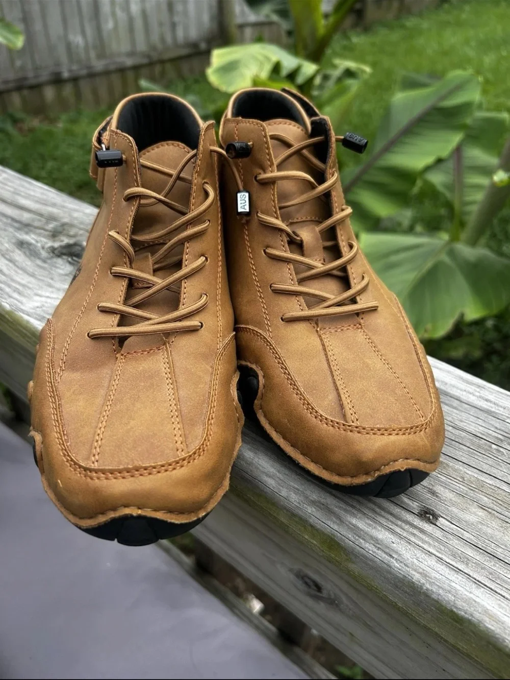 LDECK Men' s All-Terrain Tan Leather-Like Shoes Size 40 /mens 8/ Women's 9.5